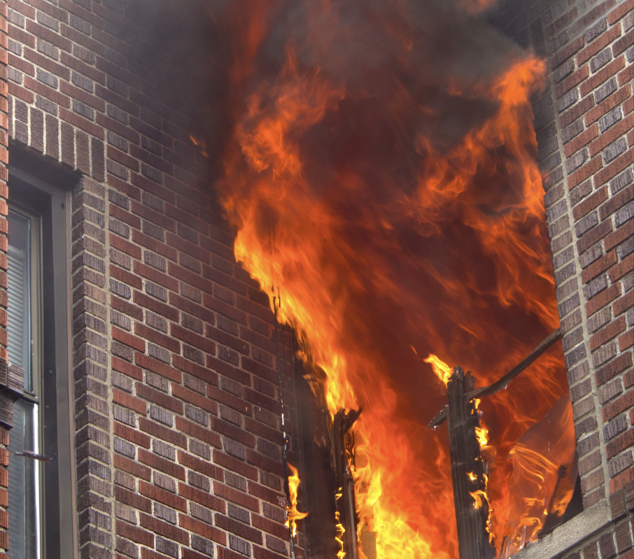 ब्रङ्क्समा भीषण आगलागी, कम्तिमा ८ घाइते, २५० ‘होमलेस’